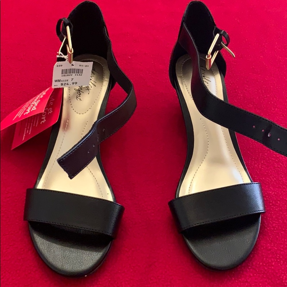 Black wedges shoes size 7 . Brand new never worn.